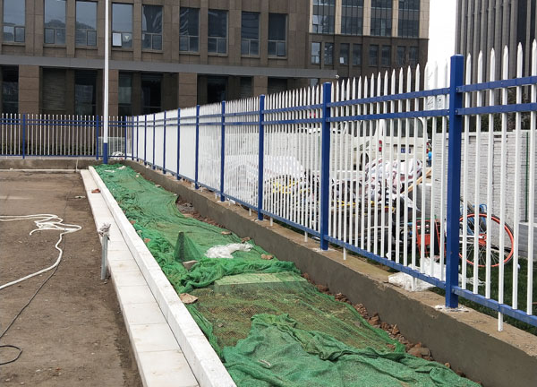 鋅鋼圍墻護(hù)欄價格 鋅鋼圍墻護(hù)欄價格